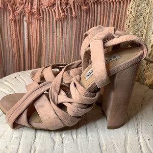 STEVE MADDEN “CHRISTEY” Soft Pink Suede Wrap Open Toe Heels Size 5.5